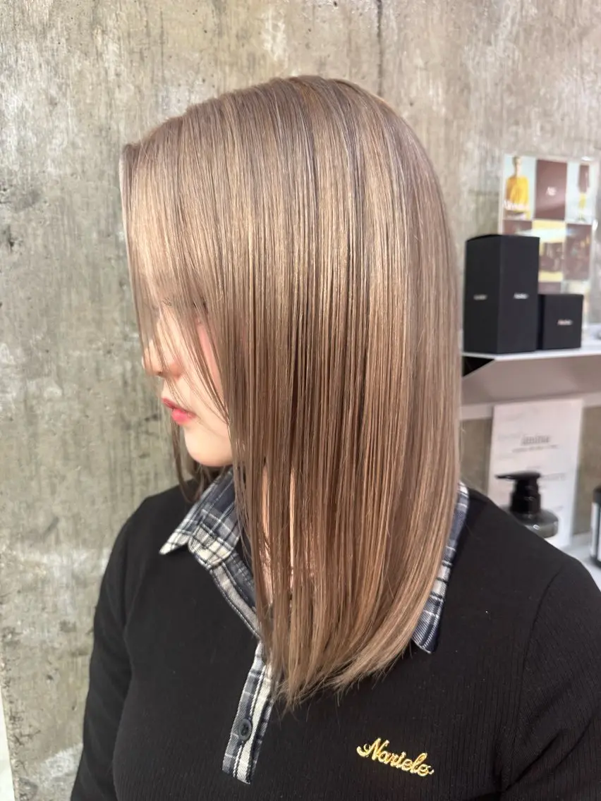 セミロング カラー ヘアカラー ROSTAR セイゴのヘアスタイル