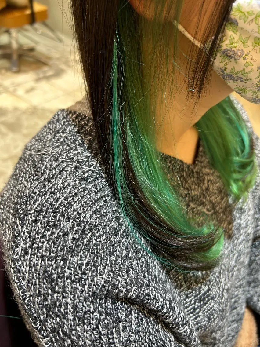 ミディアム カラー ブリーチ インナーカラー カット ヘアカラー トリートメント 若狭 彩花のヘアスタイル