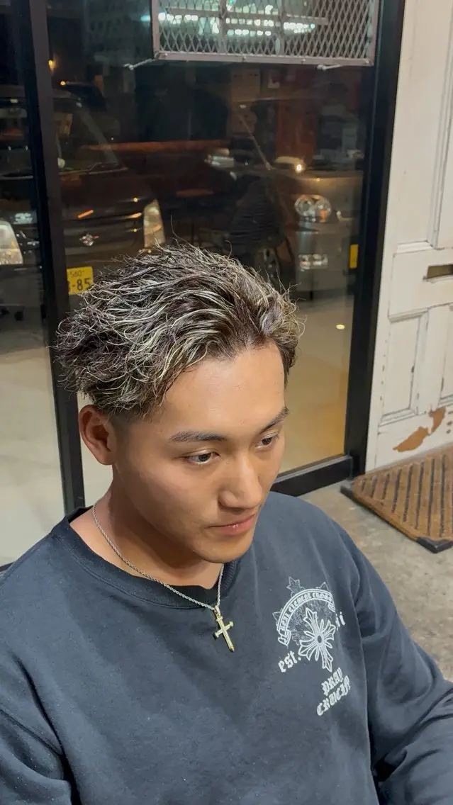 カラー パーマ メンズ メンズメッシュ メッシュ カット ヘアカラー パーマ 都築 愛翔のヘアスタイル
