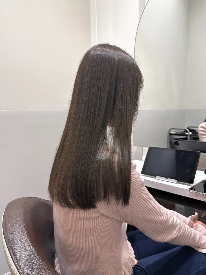 セミロング カラー ベージュカラー ブリーチ ブリーチなしカラー オリーブベージュ 矢野 晃平のヘアスタイル