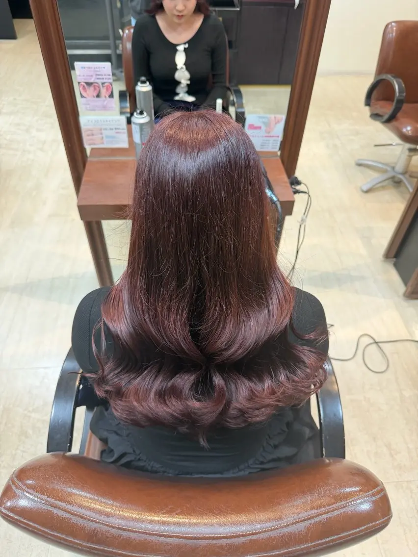 セミロング ピンクブラウン 岸田 奈々／ 艶髪／トレンドカラーのヘアスタイル