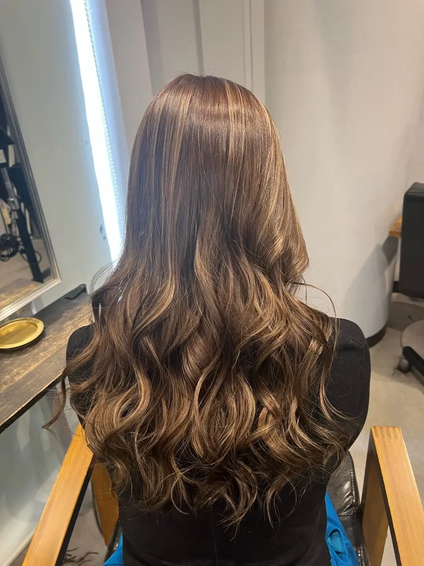 ロング カラー ハイライトカラー ハイライト カット ヘアカラー トリートメント 難波/ハイトーン 🦋AOI🦋のヘアスタイル
