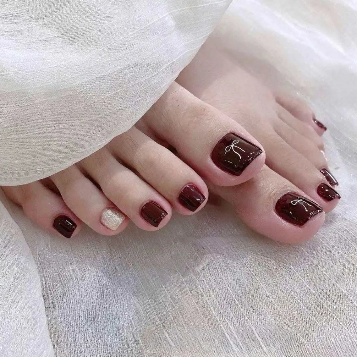 ネイル キラキラネイル 韓国ネイル マグネットネイル ニュアンスネイル 夏ネイル フットネイル RUBY Nail 日暮里店のネイルデザイン