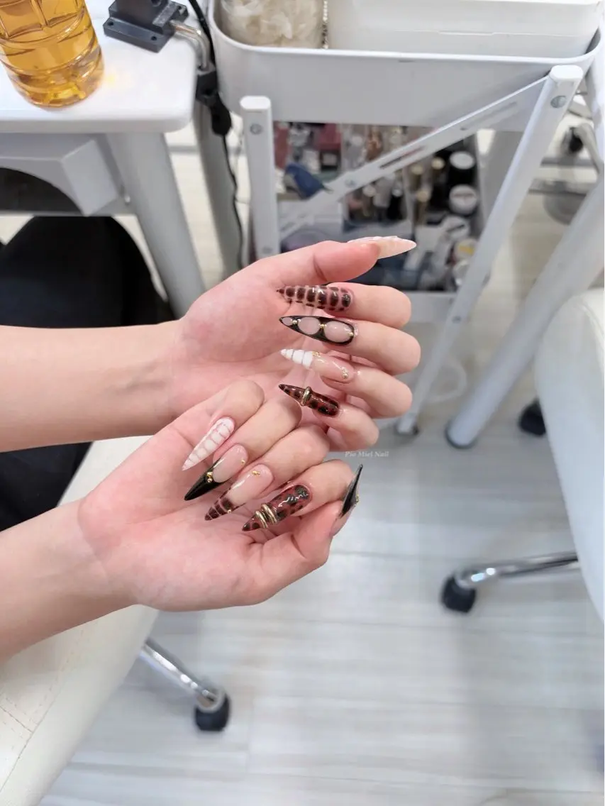 ネイル ハンドネイル HANA 長さだしのネイルデザイン