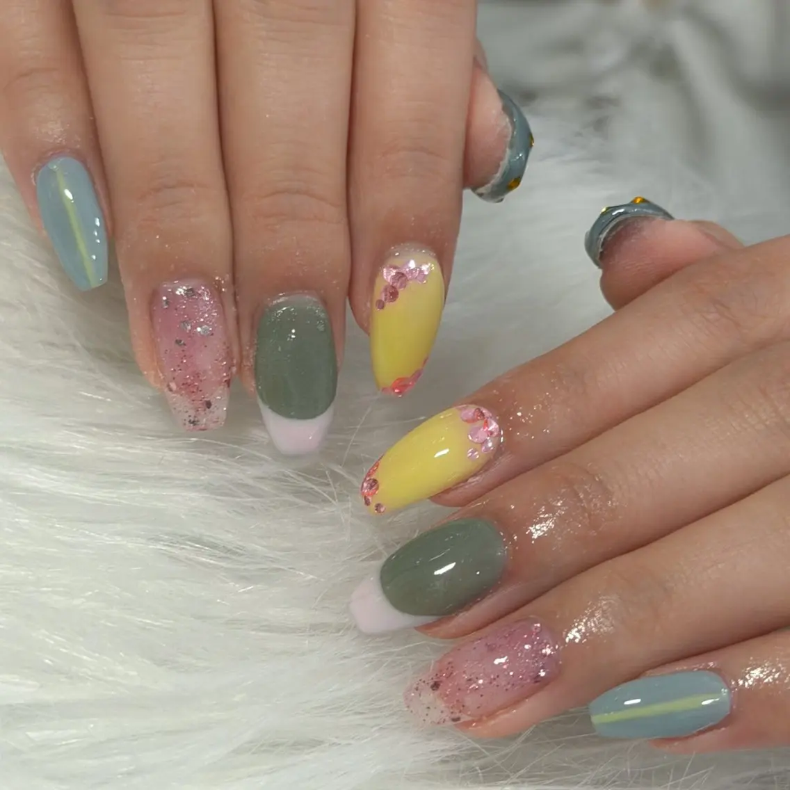 ネイル ハンドネイル フットネイル LAVISH nanamiのネイルデザイン