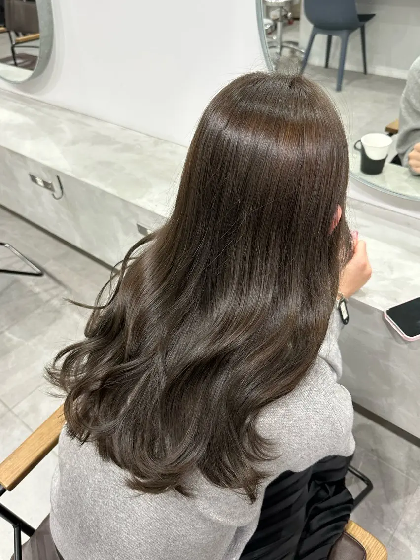 ロング カラー グレージュ カット ヘアカラー トリートメント シガ ミクトのヘアスタイル