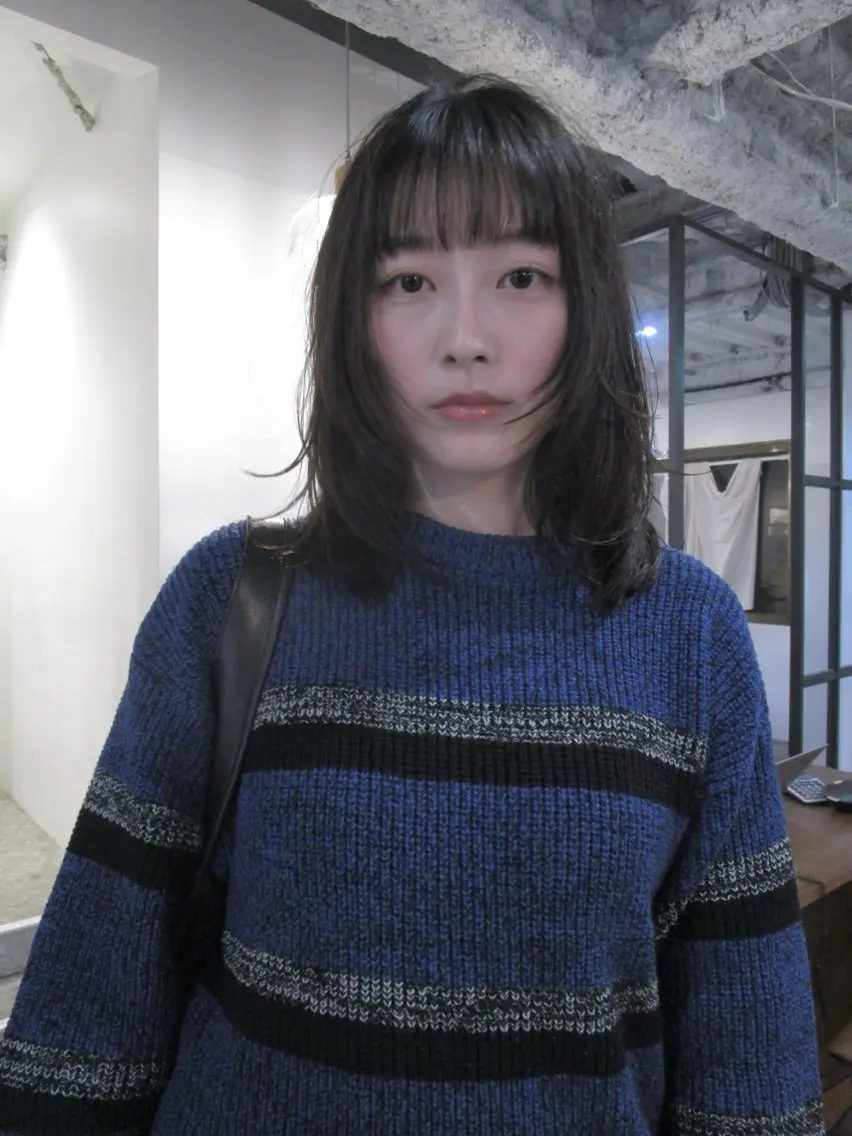 セミロング カラー ブラウンカラー 透明感カラー くすみブラウン レイヤーカット カット ヘアカラー yu maのヘアスタイル