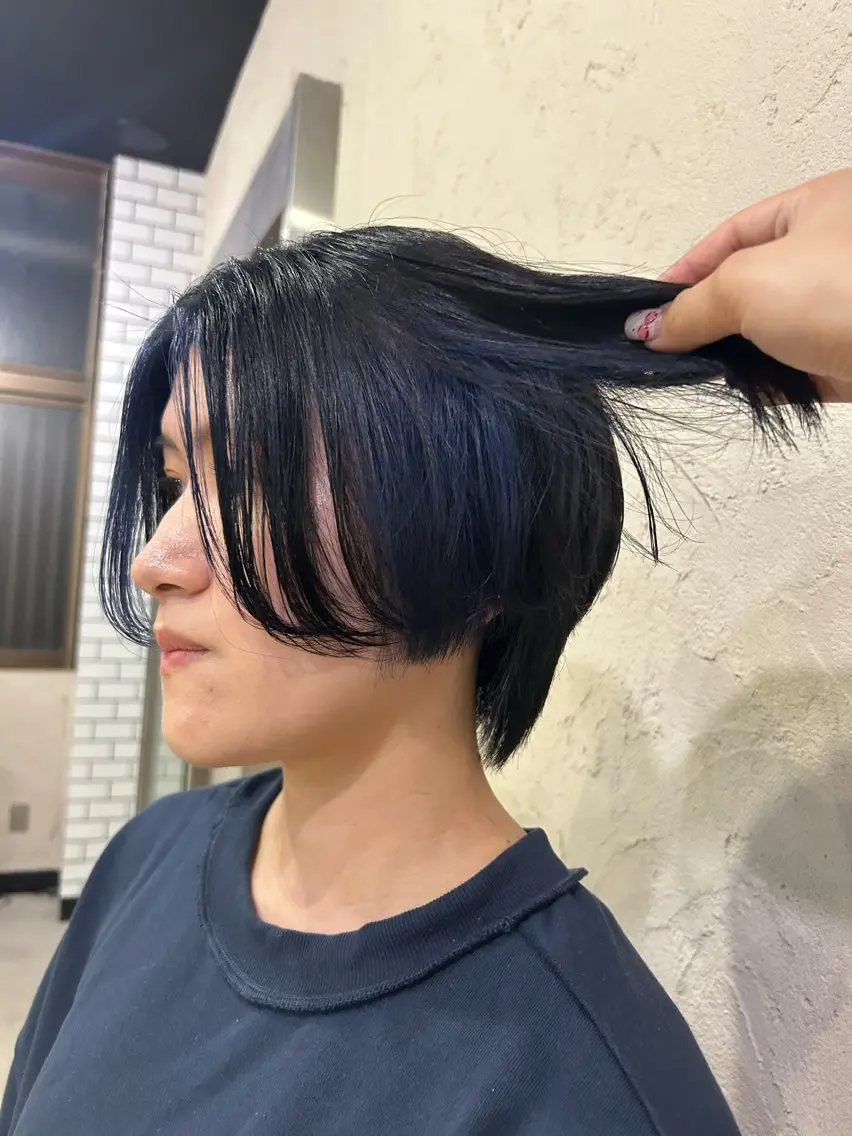 ショート カラー ブルーカラー ヘアカラー 植吉 琉月のヘアスタイル