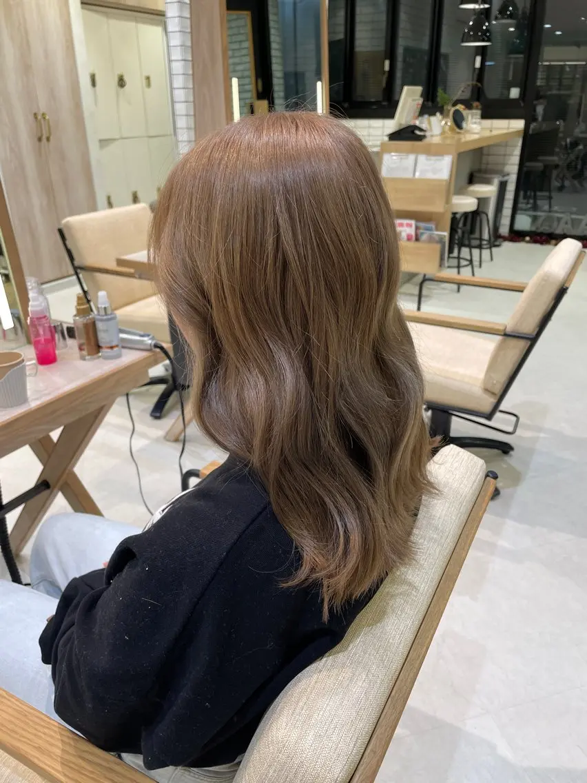 セミロング カラー ベージュカラー ブリーチ グレージュ カラー/レイヤー/ 髪質改善/PAAQのヘアスタイル