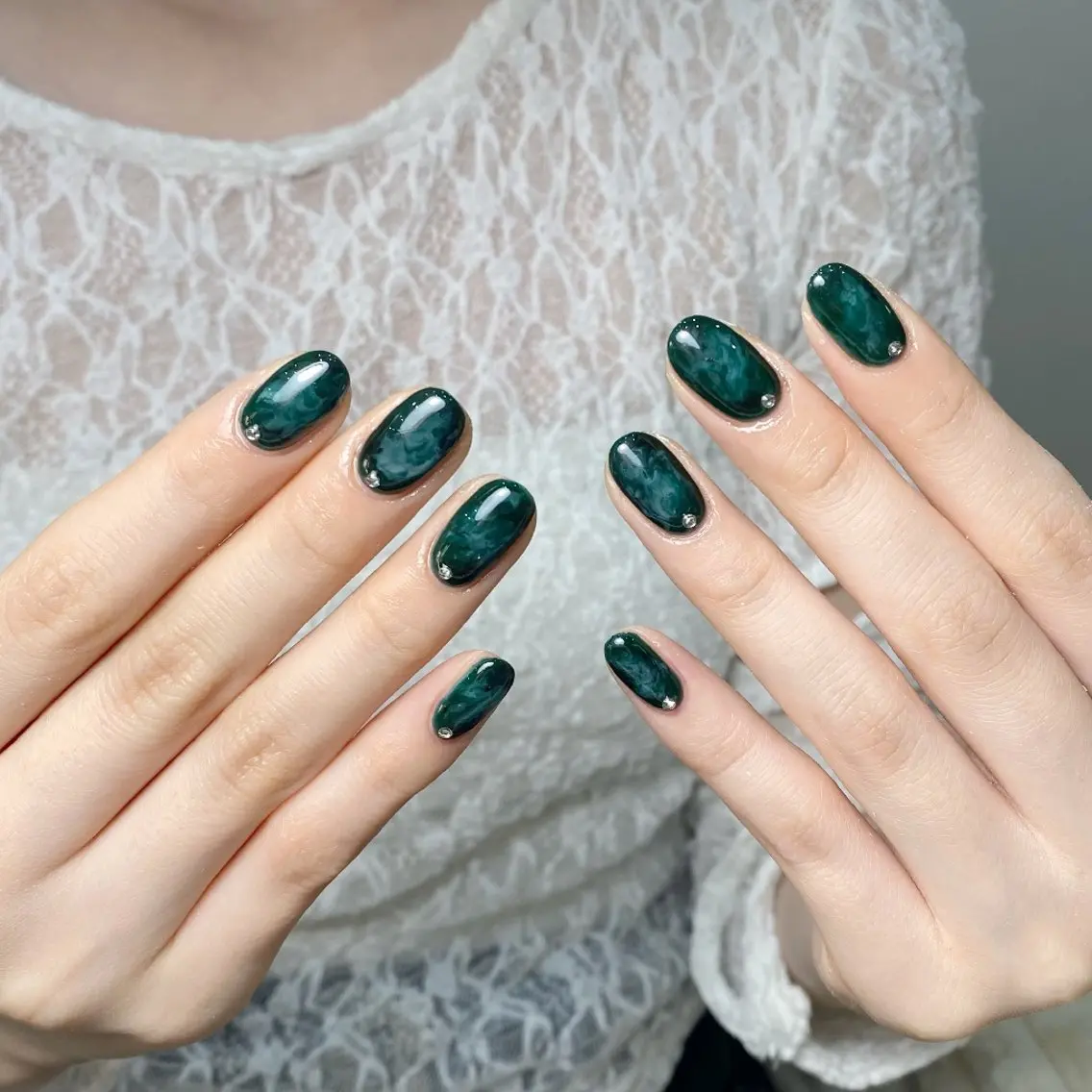 ネイル チークネイル フレンチネイル ジェルネイル ガーリー キラキラネイル ハンドネイル UM Nail Salonのネイルデザイン