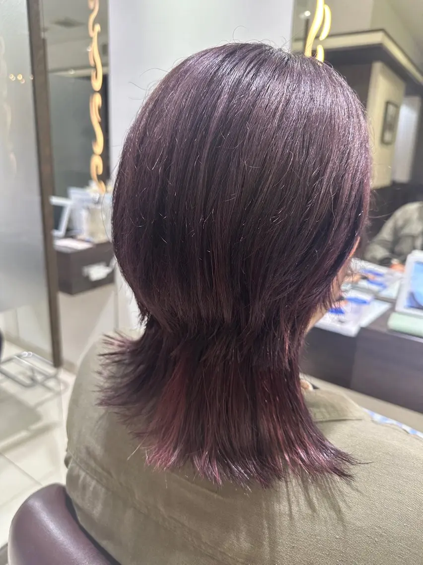 ミディアム ウルフカット 日曜日空きあり‼️ 艶々カラー🩷のヘアスタイル