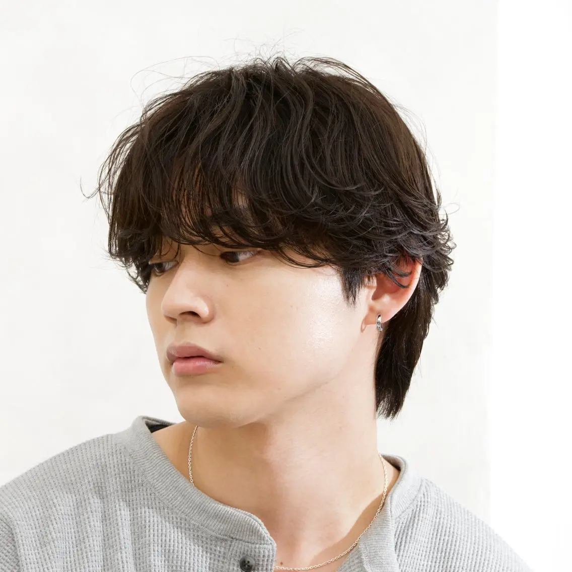 パーマ メンズ メンズブリーチ センターパート フェザーパーマ カルマパーマ メンズパーマ カット パーマ トリートメント HIKARI メンズ満足度No.1のヘアスタイル