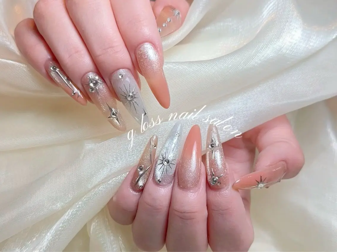 ネイル りこ🫧 gloss nailのネイルデザイン