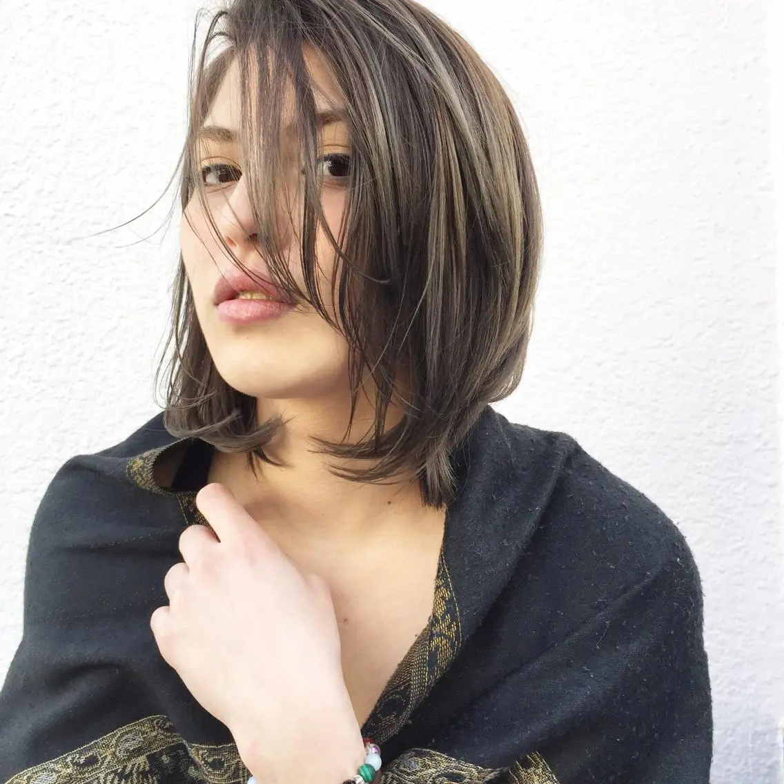 セミロング カラー パーマ ヘアアレンジ メンズ キッズ ネイル マツエク・マツパ メンズハイライト グレージュ ハイライトカラー ハイライト ヘアカラー トリートメント 顔まわりレイヤー× 韓国ヘアオタベシンヤのヘアスタイル