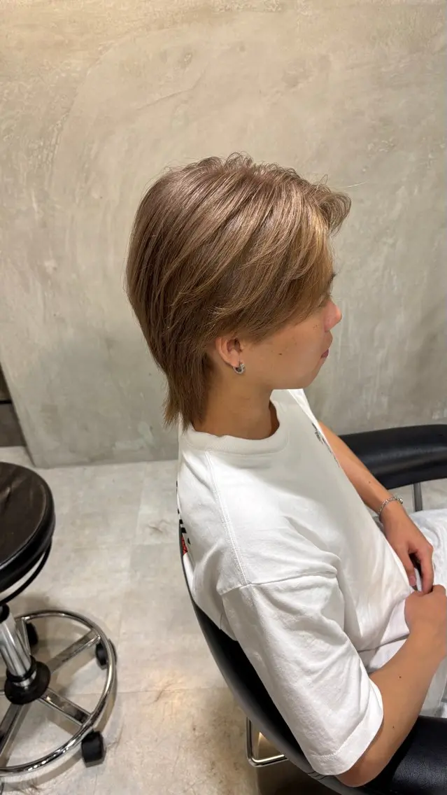 ショート ヘアカラー トリートメント FLEEK 安立徹のヘアスタイル