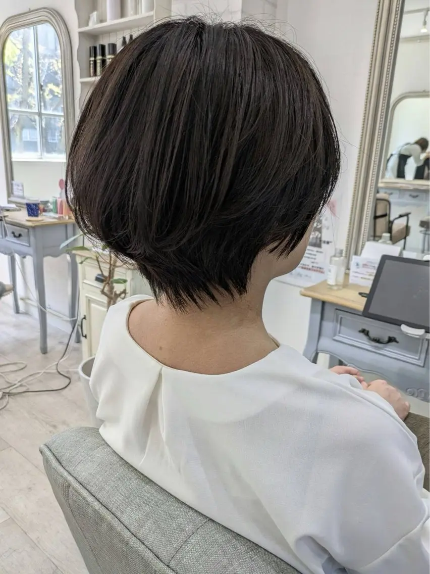 ショート カラー ショートボブ ベージュカラー ブルーカラー ボブ レイヤーカット カット ヘアカラー トリートメント ミヤザキ マサユキのヘアスタイル
