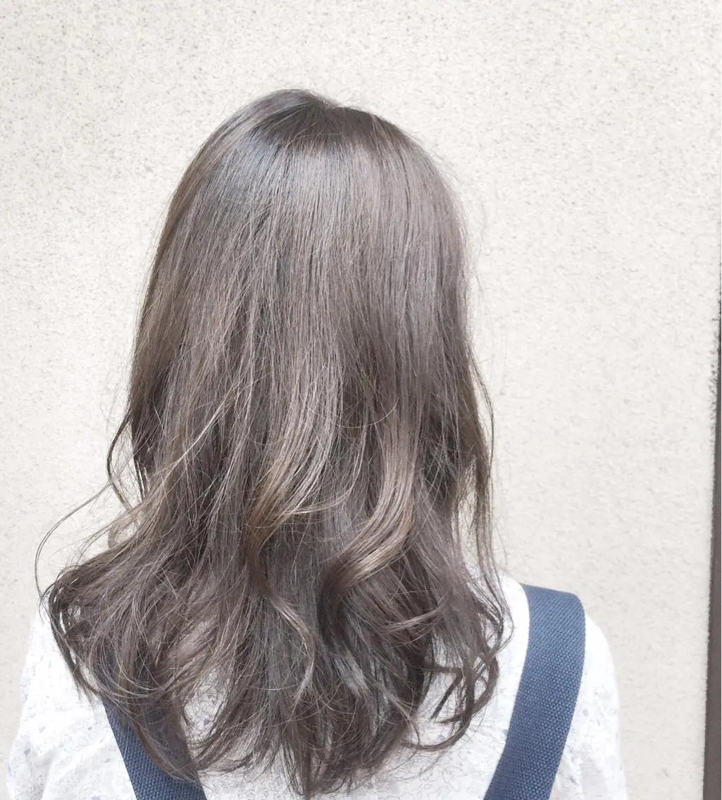 ミディアム カラー ベージュカラー 透明感カラー vato バトのヘアスタイル