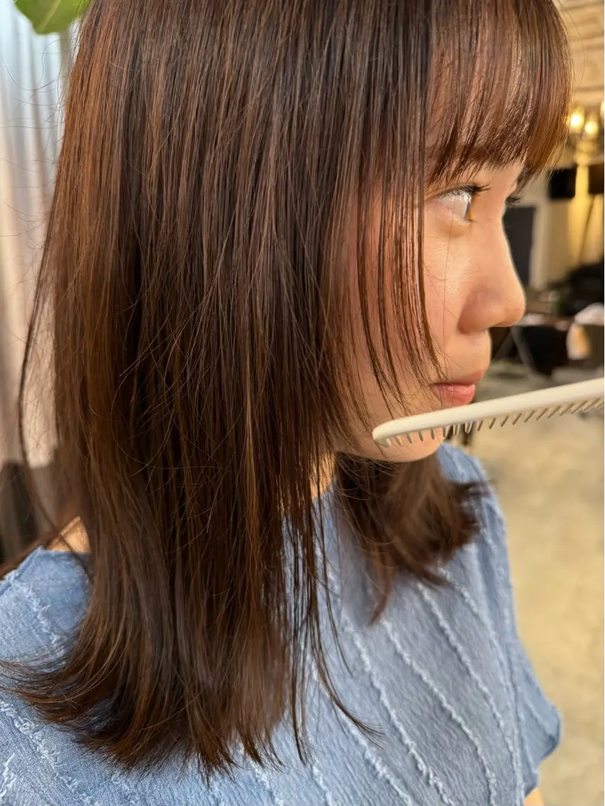 セミロング 顔まわりレイヤー 顔周りカット レイヤーカット 小野田 航己のヘアスタイル