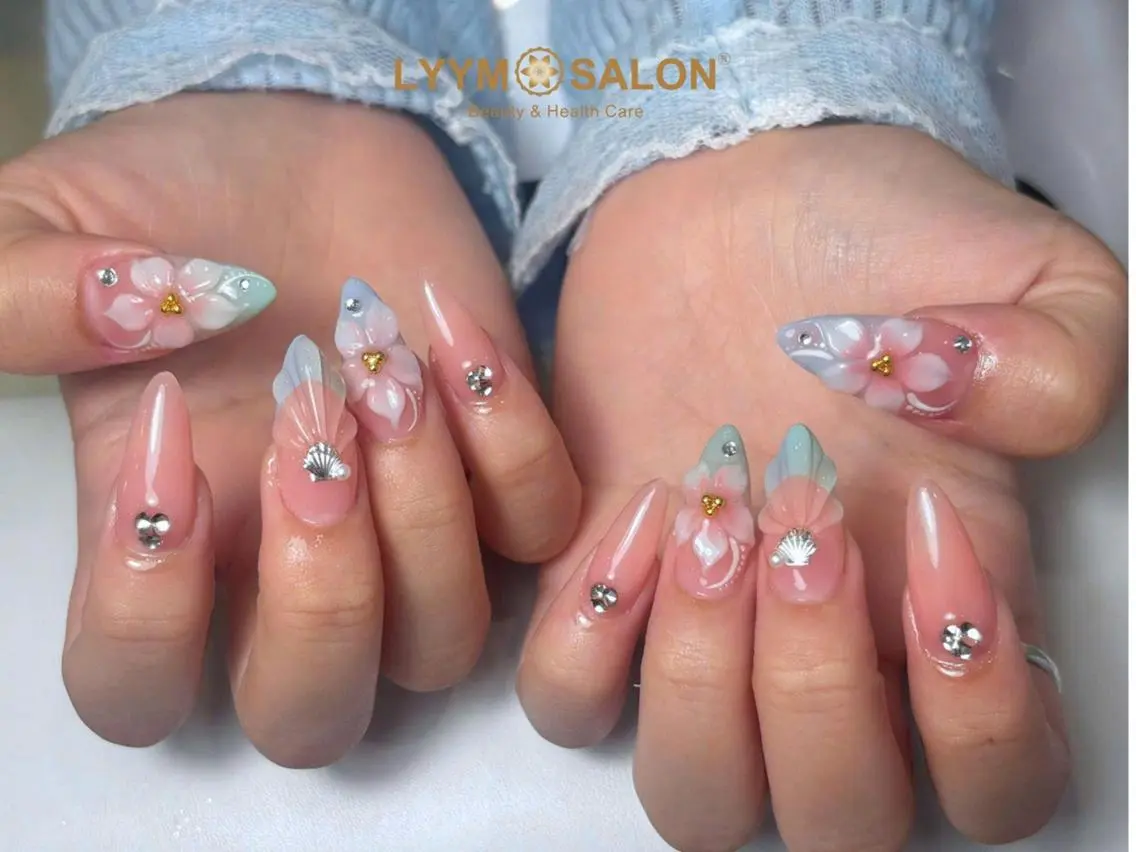 ネイル ブルー フラワーネイル ジェルネイル キラキラネイル 韓国ネイル ハンドネイル LYYM Salon Miraのネイルデザイン