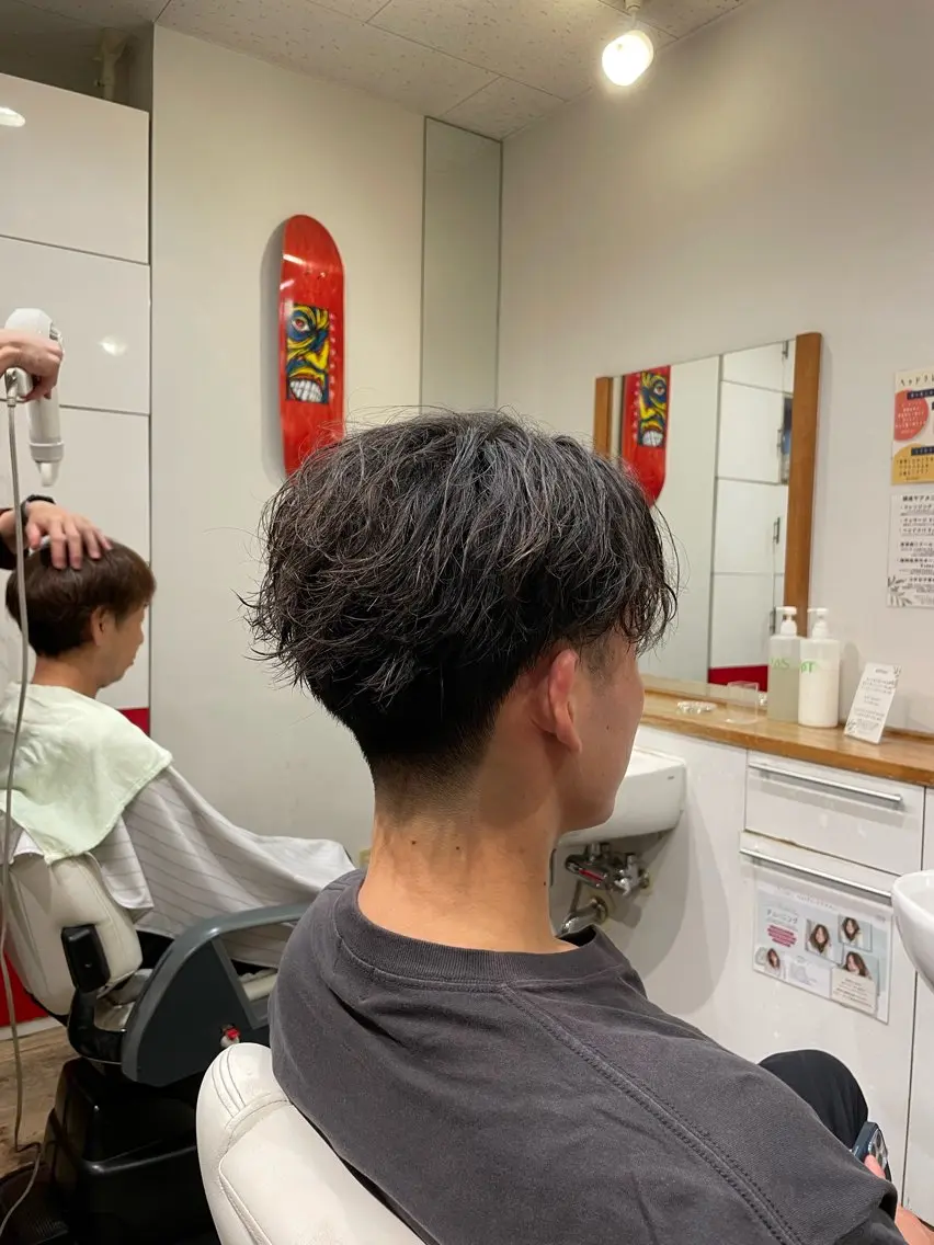 ショート パーマ メンズ 椿 大輔のヘアスタイル