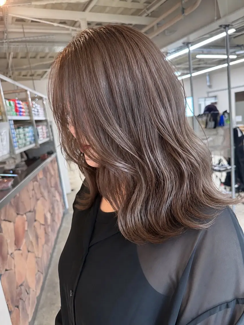 セミロング ヘアカラー Tsuyoki .のヘアスタイル
