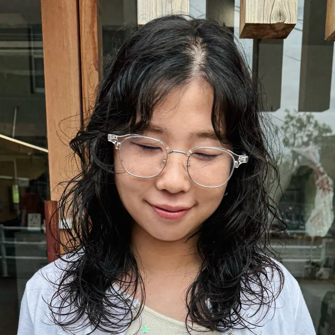 ミディアム パーマ ミディアムパーマ ボブ 顔まわりレイヤー レイヤーカット ウルフカット 岸本 和浩のヘアスタイル