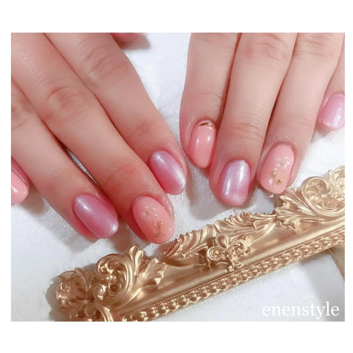 ミディアム ネイル フラワーネイル ジェルネイル ラメ(グリッター) ピンク ハンドネイル 🐾enen style 🐾のネイルデザイン