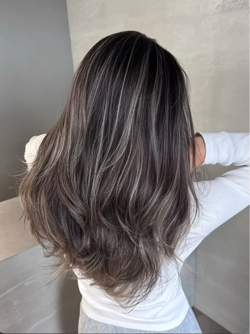 ロング カラー ハイライトカラー ハイライト カットパーマ3000 円/水曜日モデルのヘアスタイル