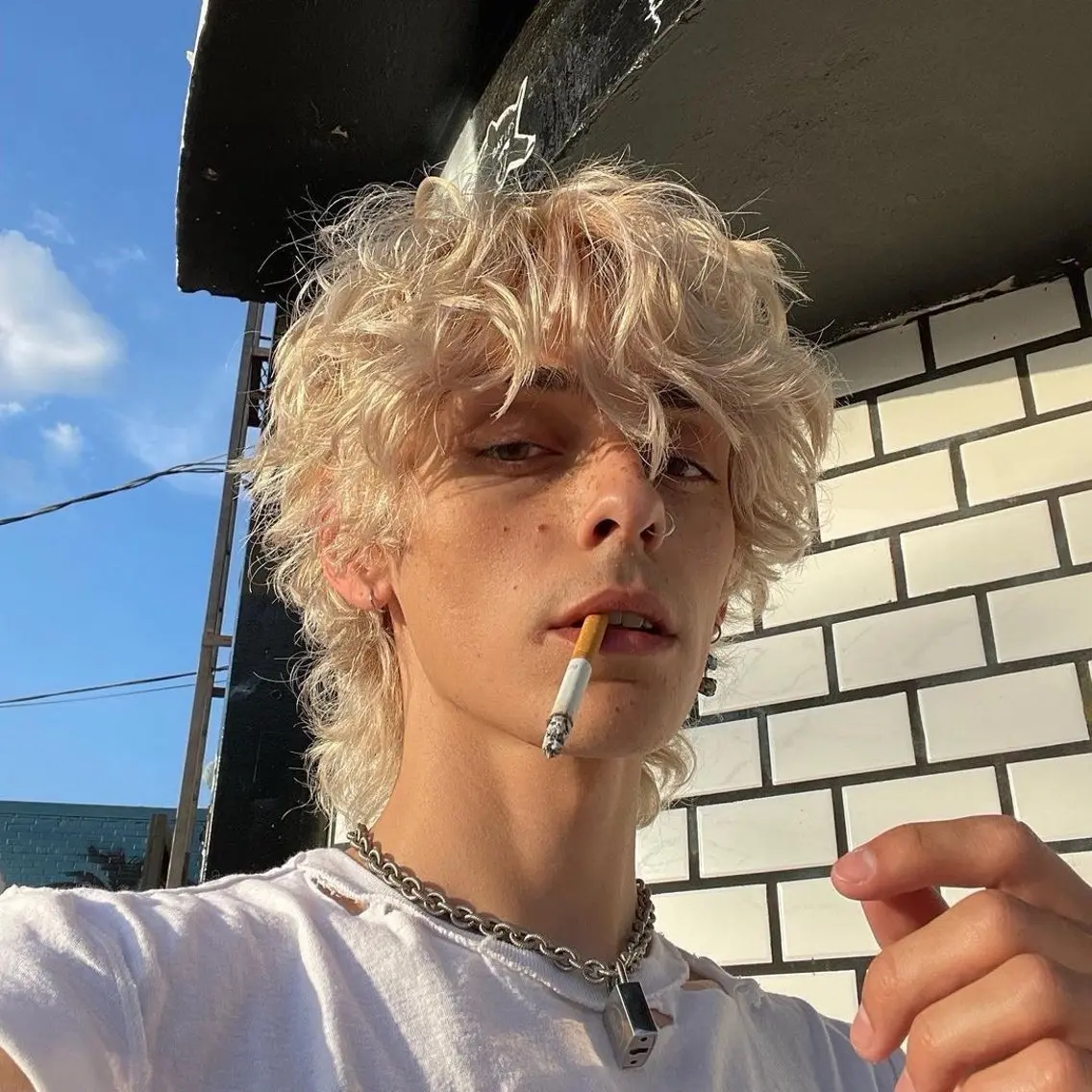 ショート カラー 岩田 柊憂花のヘアスタイル