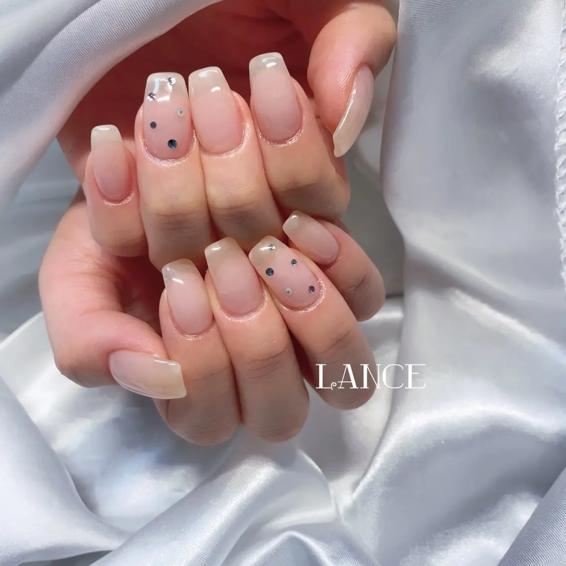 ネイル オーロラネイル フレンチネイル グラデーション キラキラネイル 韓国ネイル Lance nailのネイルデザイン