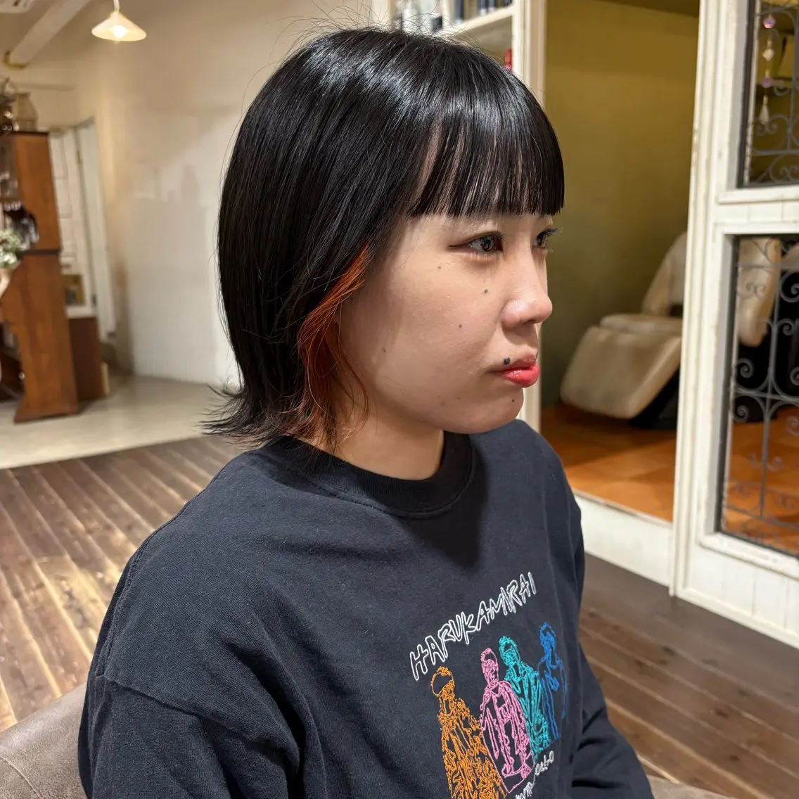 ショート カラー 黒髪 イヤリングカラー パ ルのヘアスタイル