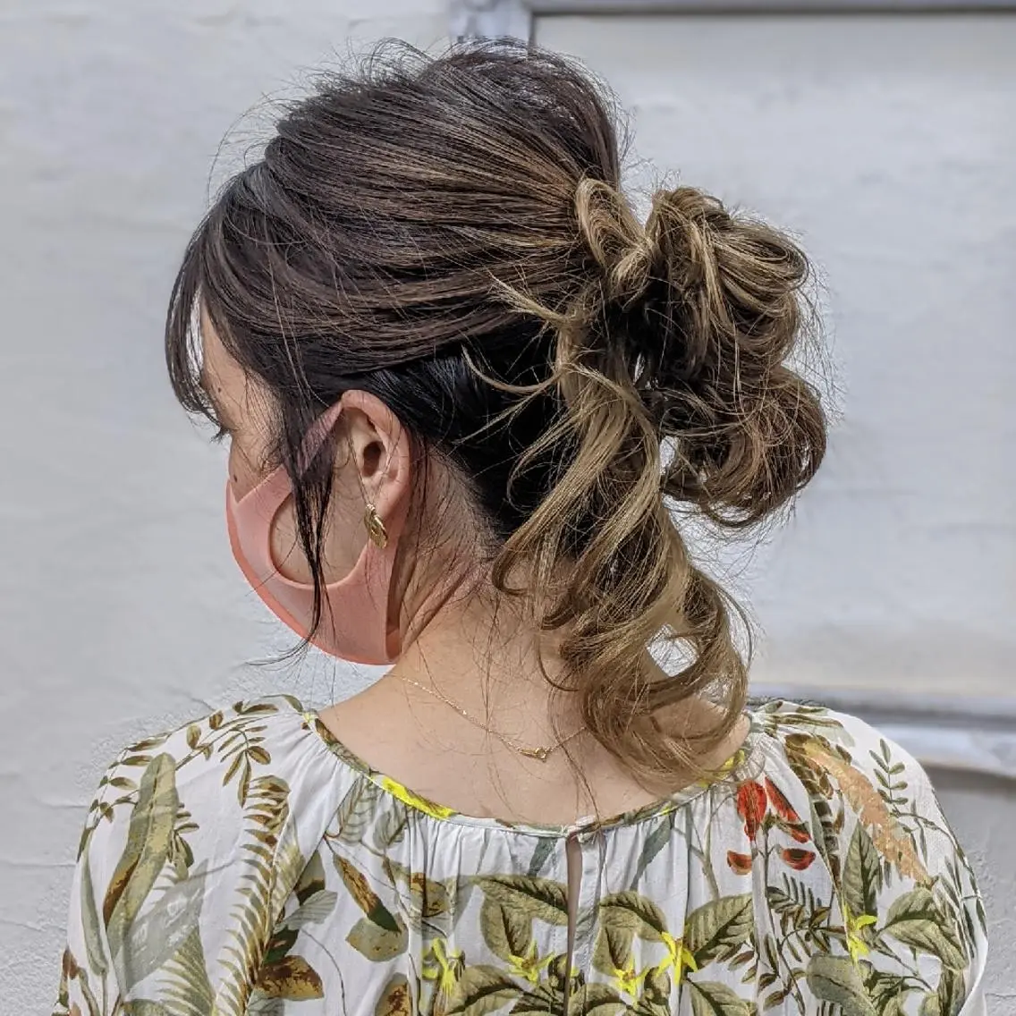 セミロング ヘアアレンジ お団子ヘア HIKARI＠ Ruheplatzのヘアスタイル