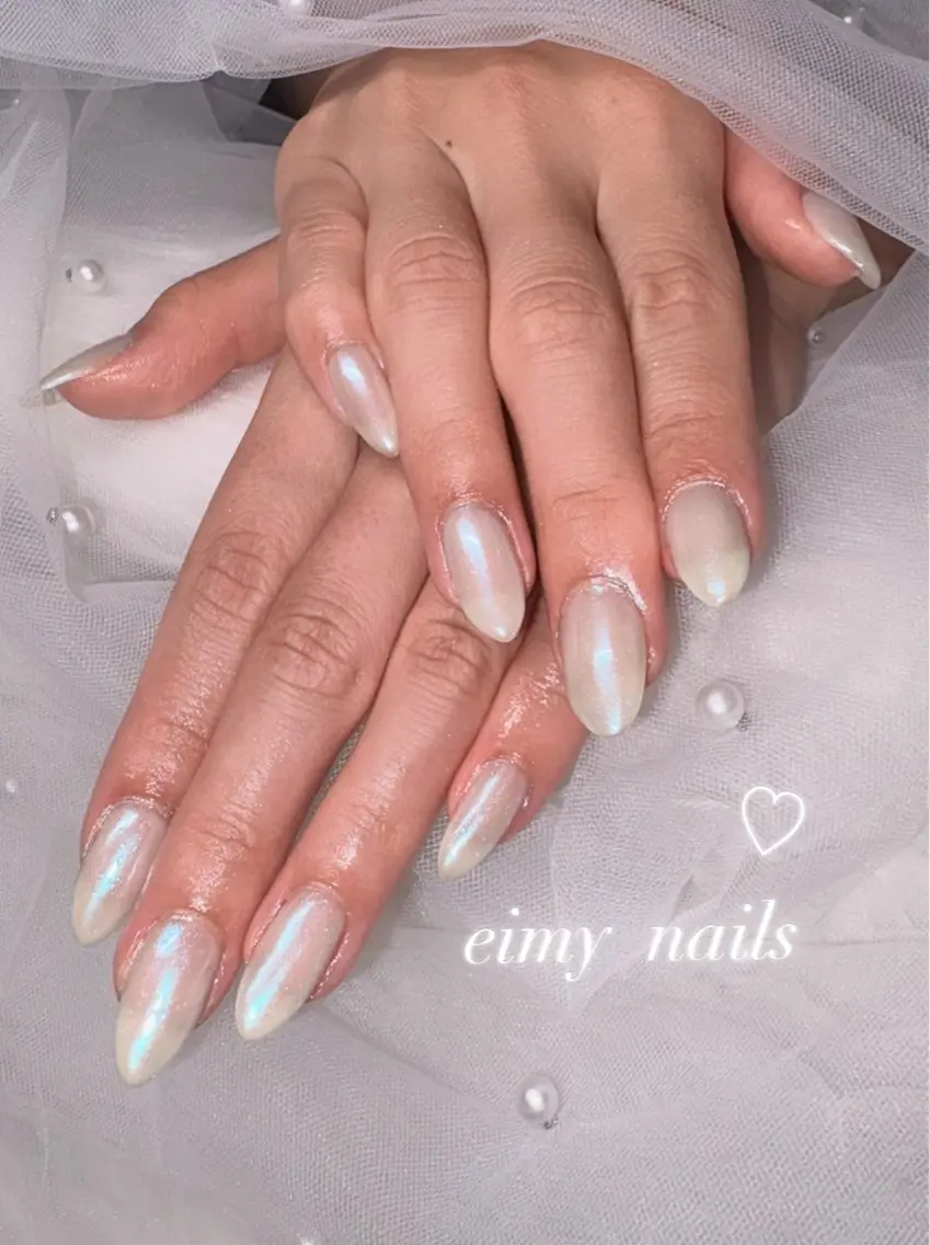 ネイル オーロラネイル グリーン ワンカラーネイル ホワイト ハンドネイル eimy nails♡のネイルデザイン