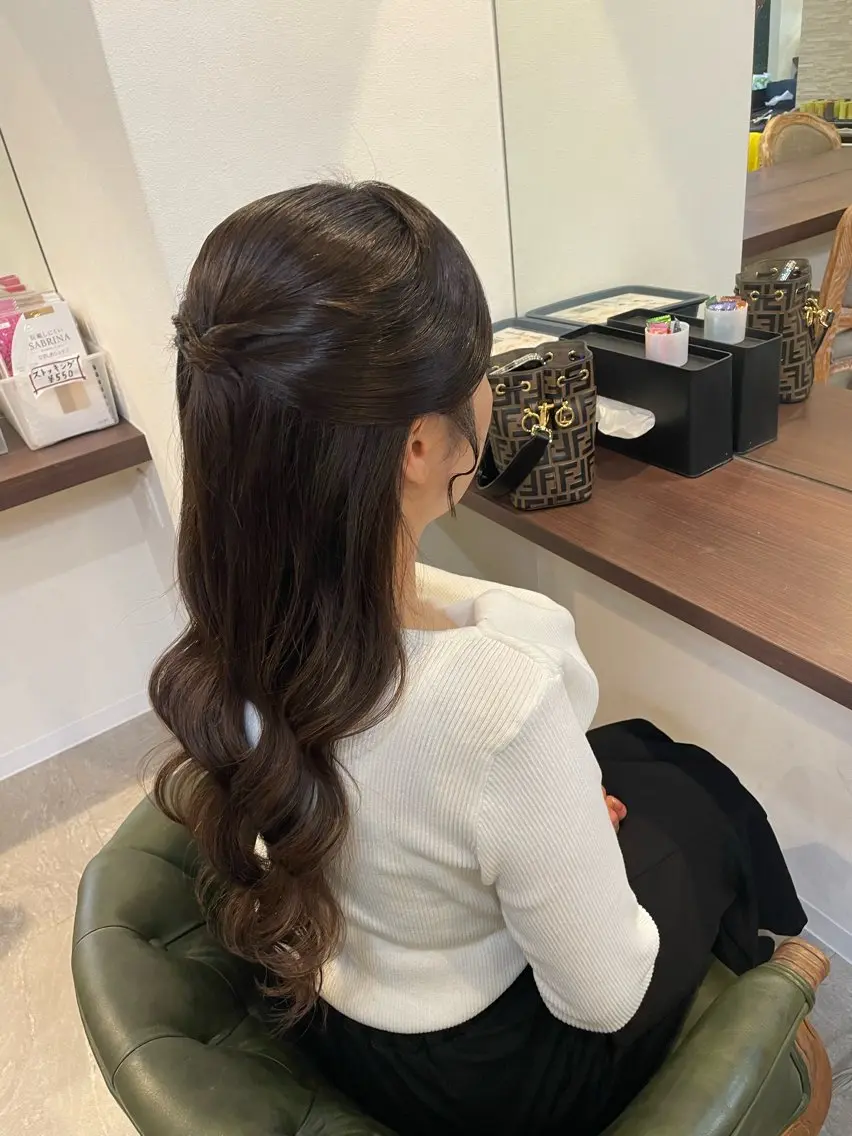 ロング ヘアアレンジ ハーフアップ ヨシンモリ 大長 一華のヘアスタイル