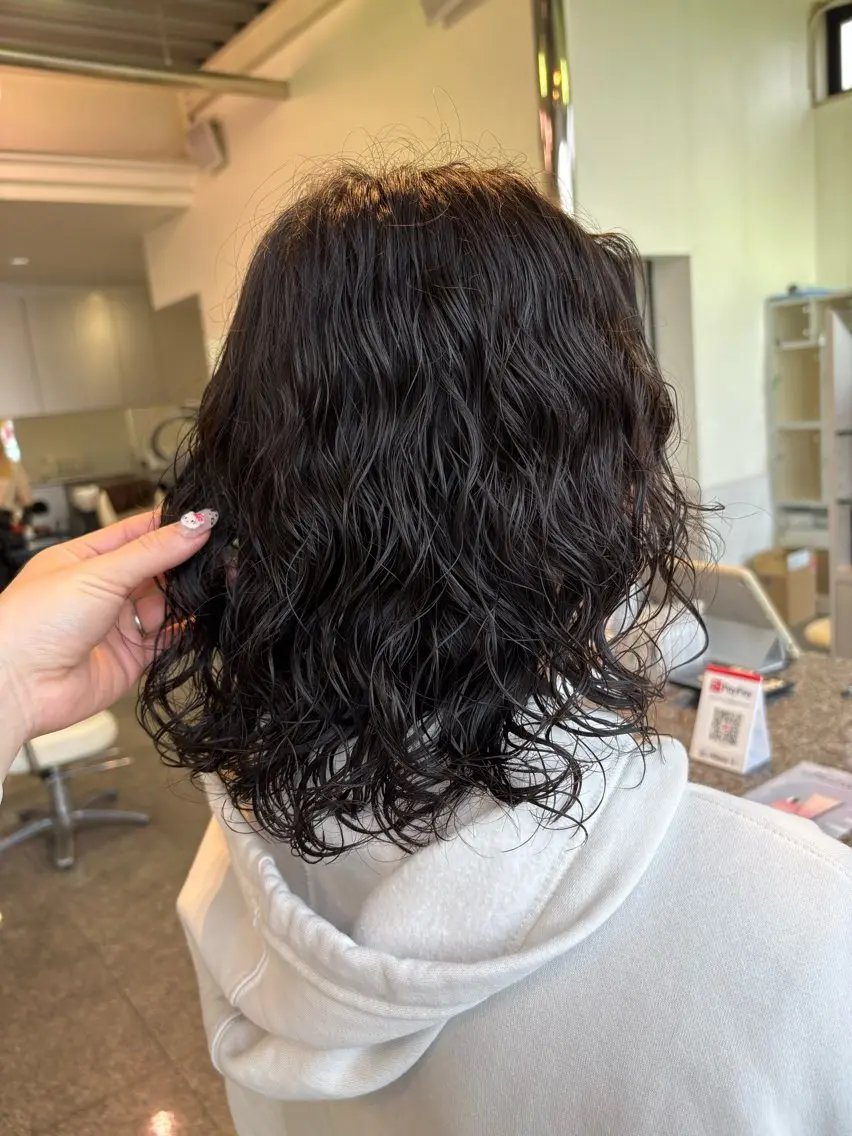 ミディアム パーマ ミディアムパーマ カット パーマ トリートメント ハイトーン/ブリーチ 🤍足立里湖のヘアスタイル