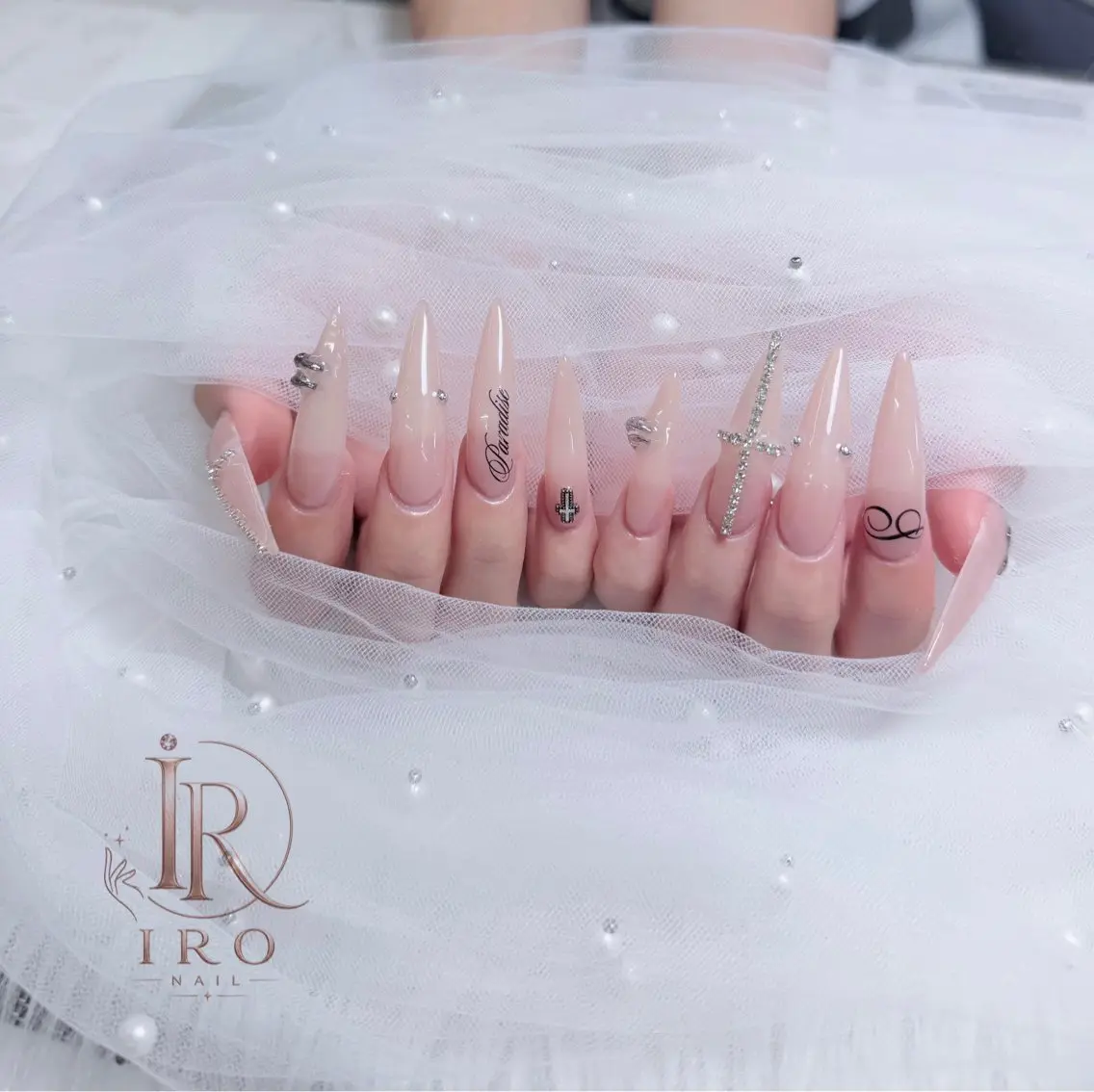 ネイル ハンドネイル IRO Nail Studioのネイルデザイン