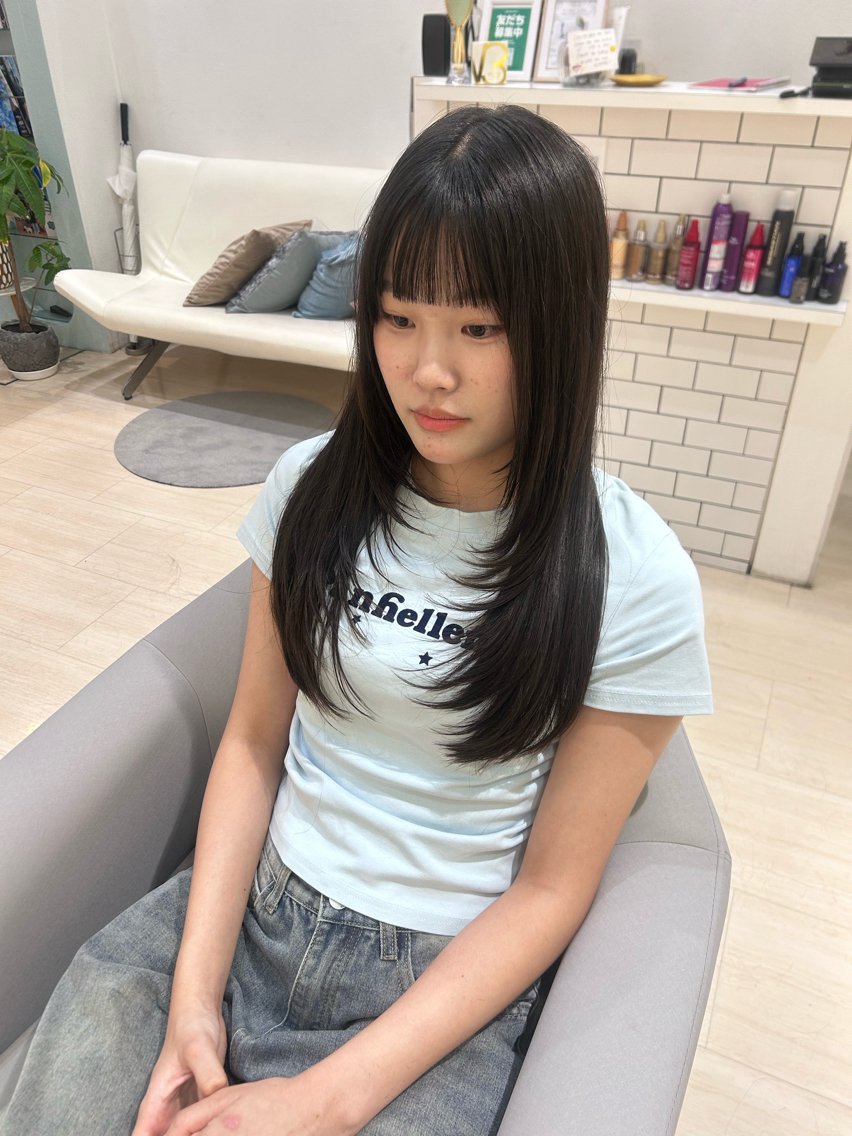 セミロング カット 堀 日次のヘアスタイル