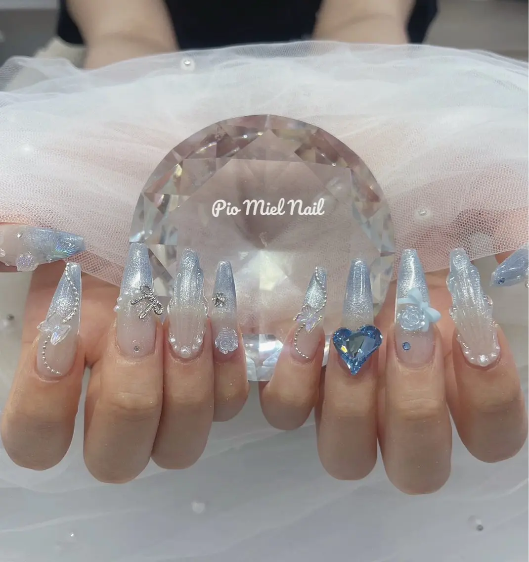 セミロング 韓国風ヘア Pio Mielのネイルデザイン