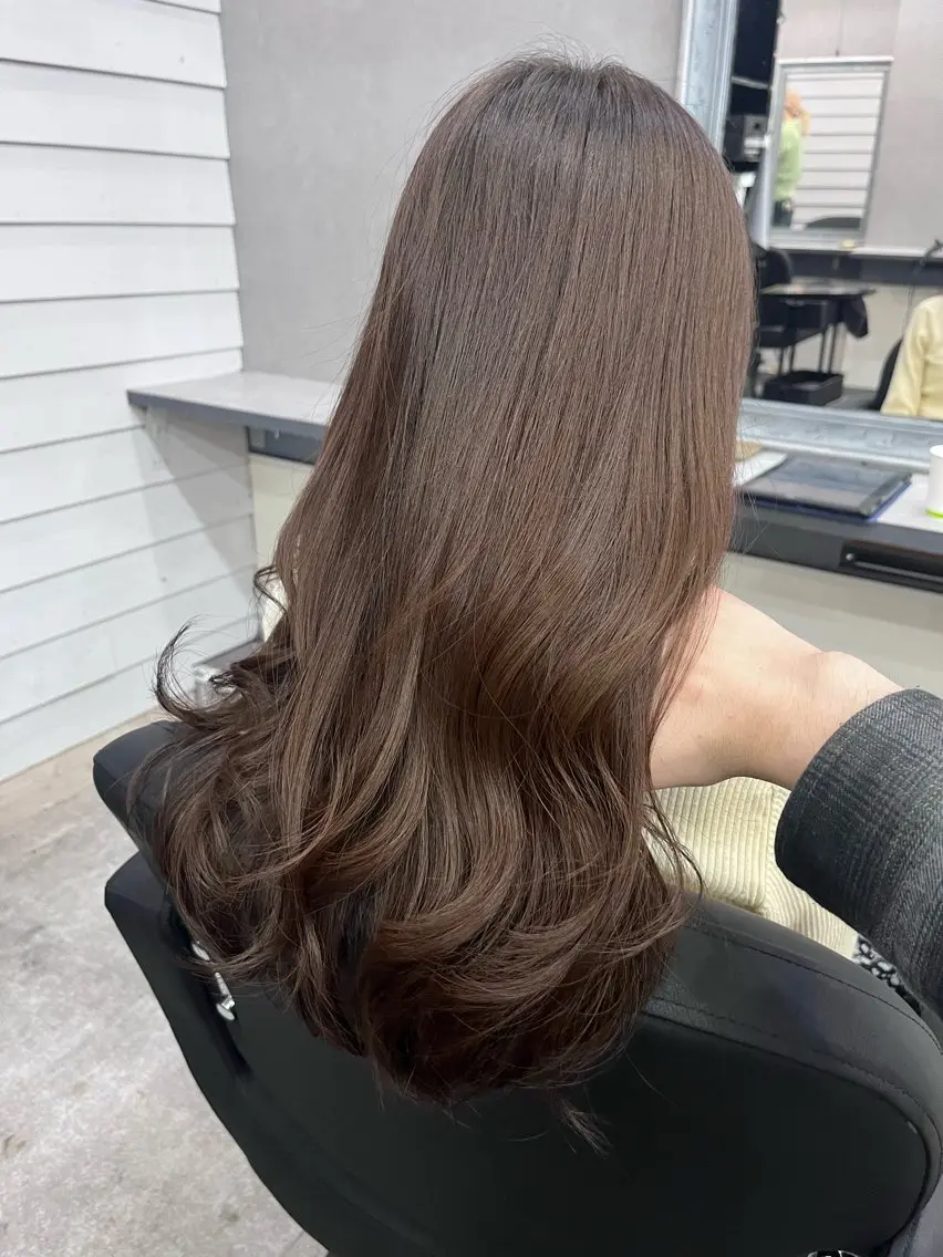 ミディアム カラー グレージュ ミルクティーグレージュ ヘアカラー トリートメント ブリーチ有無Wカラー メンズパーマ大成のヘアスタイル