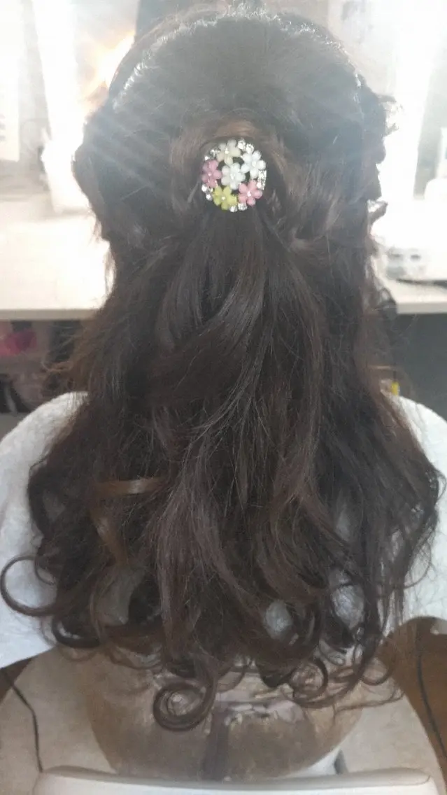 ヘアアレンジ キッズ 成人式 ハーフアップ ヘアセット Non ビューティサロンのエステ・リラクイメージ