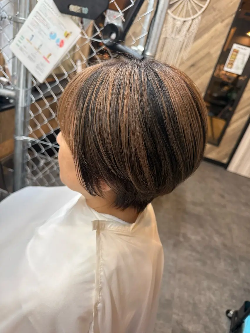 ショート カラー ボブ ALOHANA + 一華のヘアスタイル