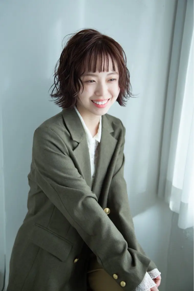 ショート ヘアカラー 柿本 ひなのヘアスタイル