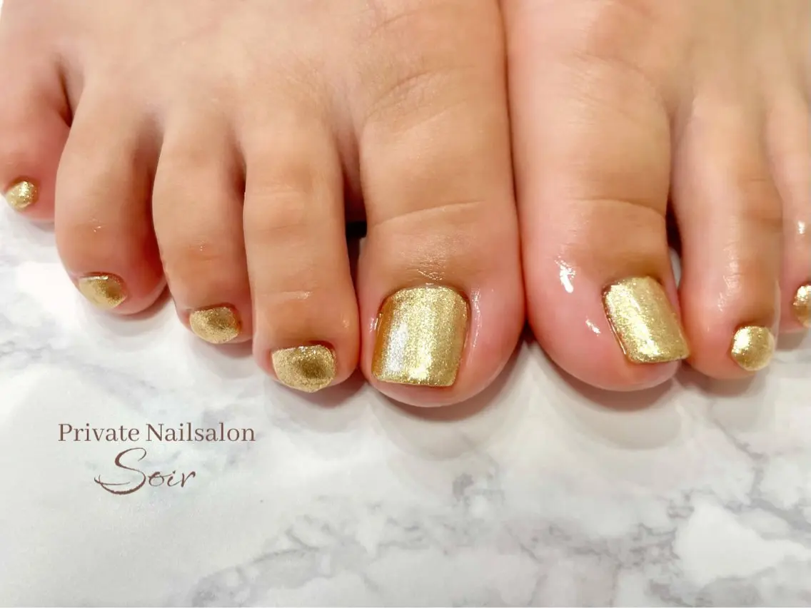 ネイル ゴールド フットネイル nail soirのネイルデザイン