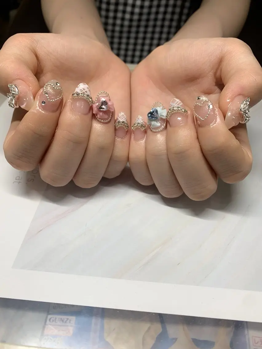 ハンドジェル+シンプルデザイン+パーツつけ放題(ジェルオフ1000円チップ長さ+パーツオフ1500円)の写真