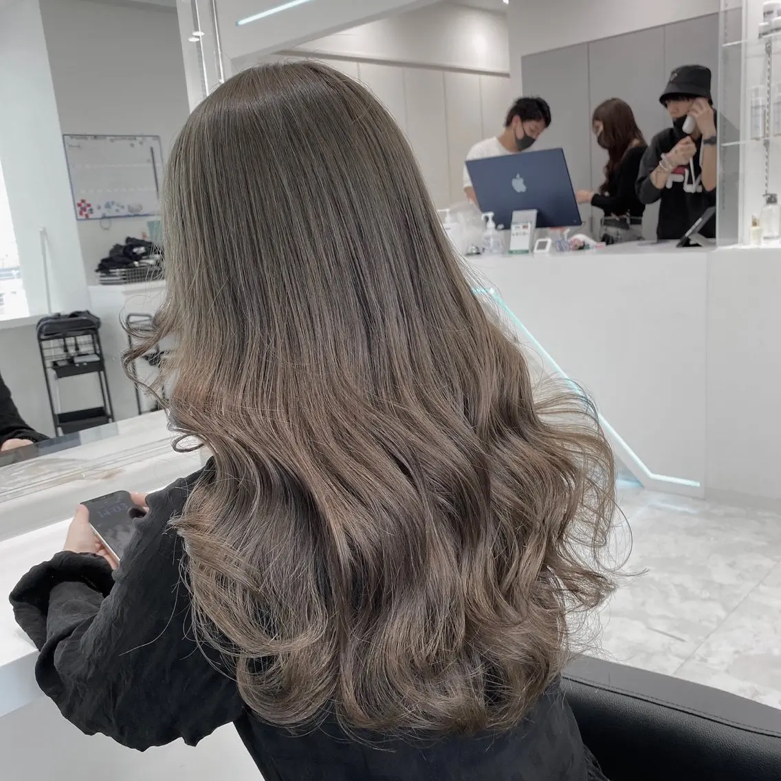 セミロング カラー センターパート特化 井上健太のヘアスタイル