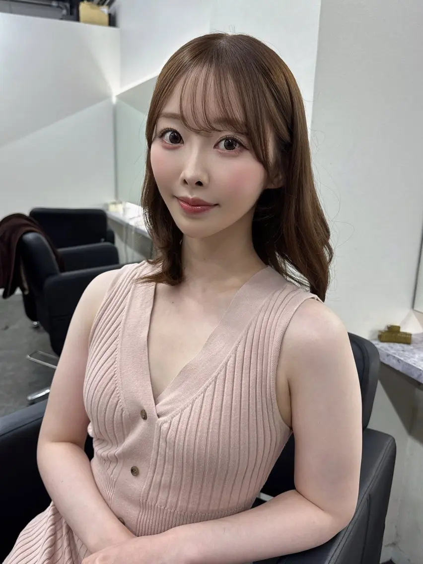 ミディアム カラー ベージュカラー 透明感カラー シースルーバング 小顔カット 外ハネヘア カット ヘアカラー トリートメント インフルエンサー多数 担当YO-SUKEのヘアスタイル