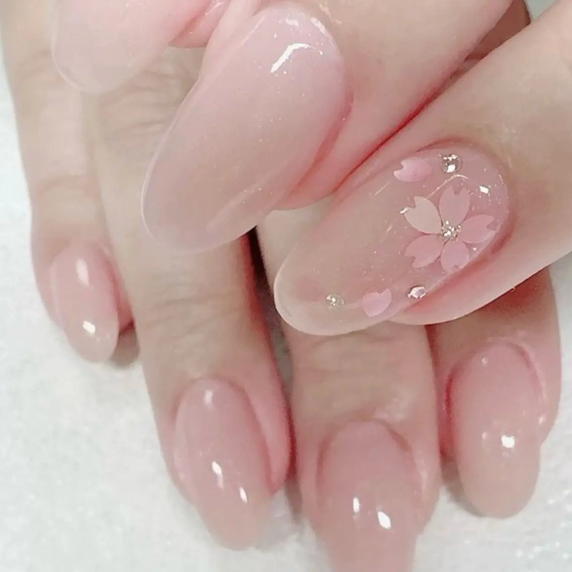 パーツ2つ無料✨桜🌸さくらホログラム🌸フラワーネイルの写真