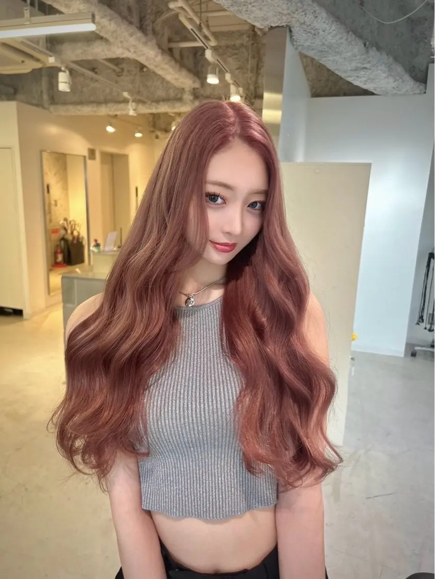 ロング カラー ピンクカラー ロング EIGHT mana 海外グレージュ🥥のヘアスタイル