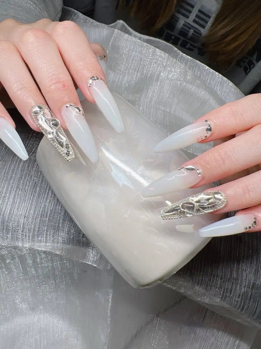 ネイル 長さ出し グラデーション 卒業式 キラキラネイル マグネットネイル Lee Nailsのネイルデザイン