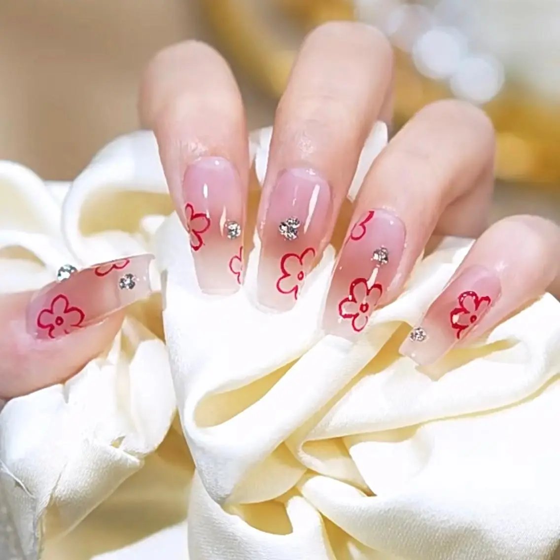 ネイル ハンドネイル Queens ciciのネイルデザイン